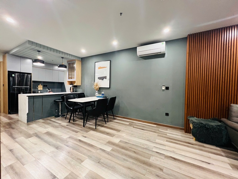 Ảnh tổng thể ph&ograve;ng kh&aacute;ch, bếp b&agrave;n ăn